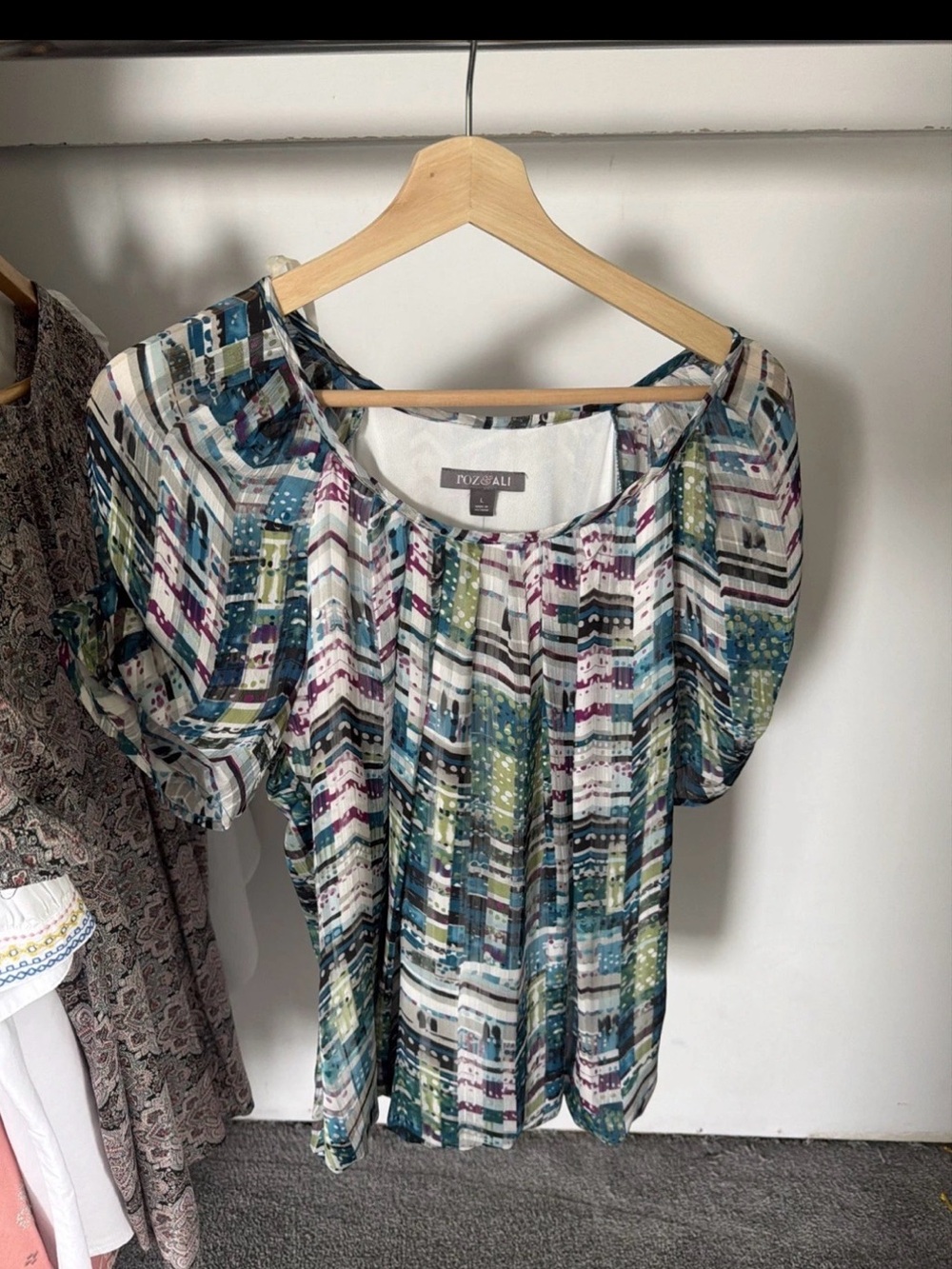 Roz And Ali Women’s Round Neck Short Sleeve Blouse Top Blue Multi Size Large